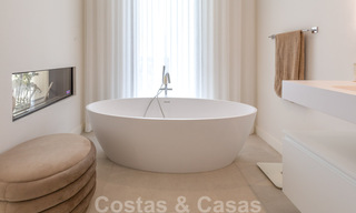 Instapklare, eigentijdse moderne villa te koop met golf- en zeezicht in vijfsterren golfresort in Marbella – Benahavis 35376 