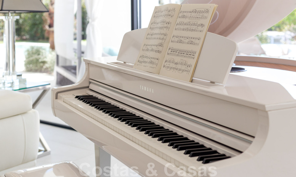 Instapklare, eigentijdse moderne villa te koop met golf- en zeezicht in vijfsterren golfresort in Marbella – Benahavis 35382