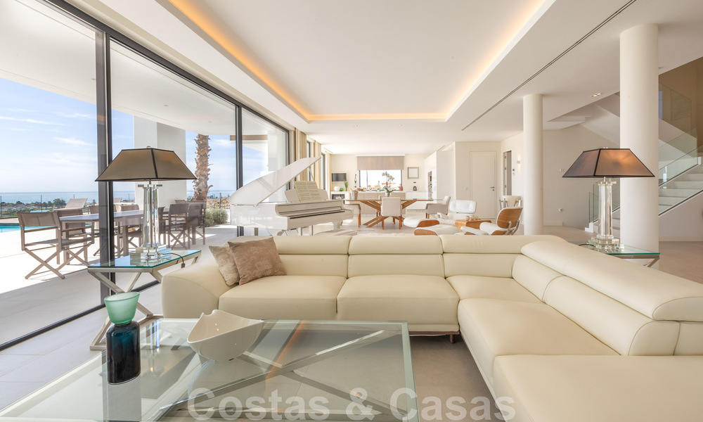 Instapklare, eigentijdse moderne villa te koop met golf- en zeezicht in vijfsterren golfresort in Marbella – Benahavis 35387