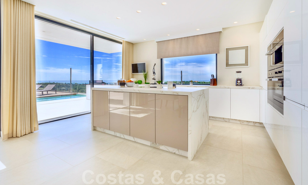 Instapklare, eigentijdse moderne villa te koop met golf- en zeezicht in vijfsterren golfresort in Marbella – Benahavis 35388