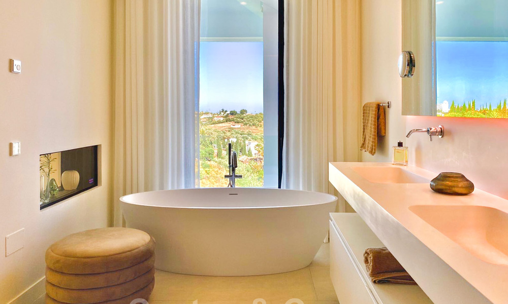 Instapklare, eigentijdse moderne villa te koop met golf- en zeezicht in vijfsterren golfresort in Marbella – Benahavis 35391