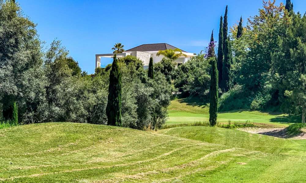 Instapklare, eigentijdse moderne villa te koop met golf- en zeezicht in vijfsterren golfresort in Marbella – Benahavis 35393
