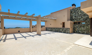 Instapklaar, nieuw penthouse te koop met panoramisch zeezicht te koop in een prachtig meer- en golfresort in Benahavis - Marbella 35453 