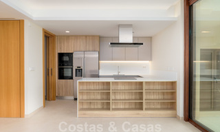 Instapklaar, nieuw penthouse te koop met panoramisch zeezicht te koop in een prachtig meer- en golfresort in Benahavis - Marbella 35455 