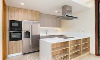 Instapklaar, nieuw penthouse te koop met panoramisch zeezicht te koop in een prachtig meer- en golfresort in Benahavis - Marbella 35456 