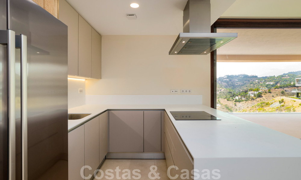 Instapklaar, nieuw penthouse te koop met panoramisch zeezicht te koop in een prachtig meer- en golfresort in Benahavis - Marbella 35457