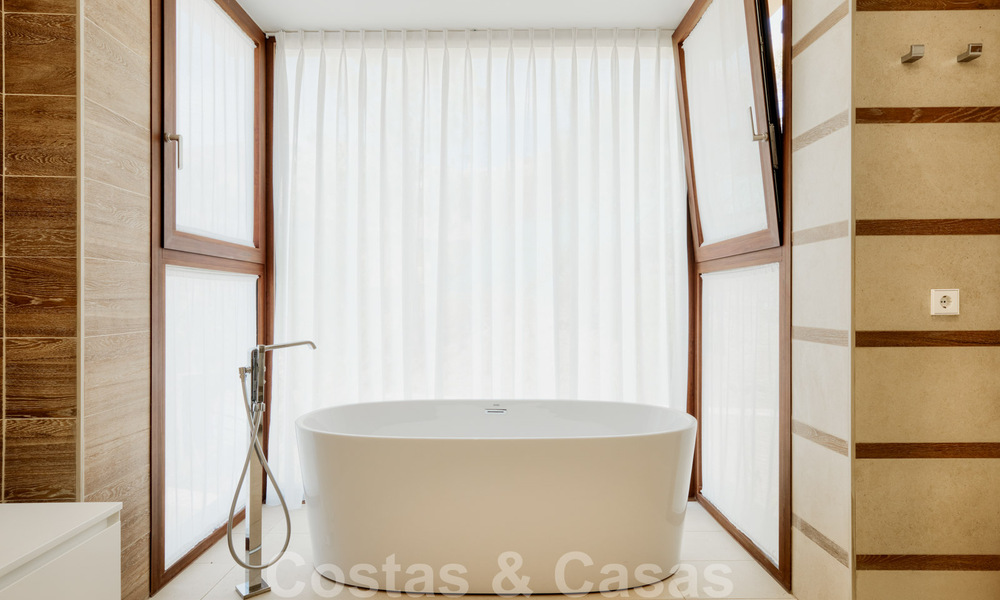 Instapklaar, nieuw penthouse te koop met panoramisch zeezicht te koop in een prachtig meer- en golfresort in Benahavis - Marbella 35467