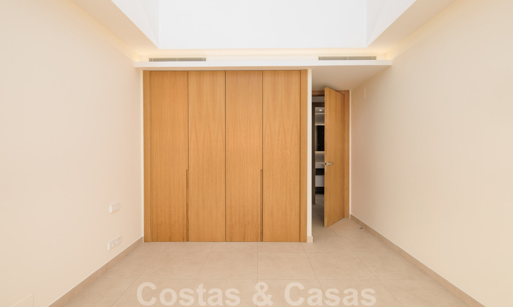 Instapklaar, nieuw penthouse te koop met panoramisch zeezicht te koop in een prachtig meer- en golfresort in Benahavis - Marbella 35470