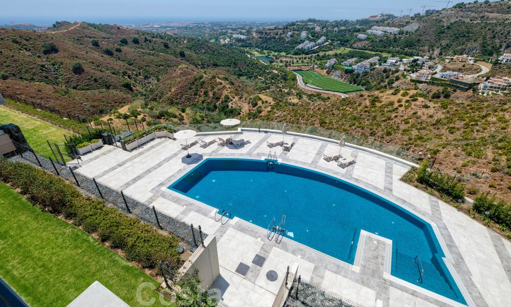 Instapklaar, nieuw penthouse te koop met panoramisch zeezicht te koop in een prachtig meer- en golfresort in Benahavis - Marbella 35481
