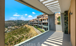 Instapklaar, nieuw penthouse te koop met panoramisch zeezicht te koop in een prachtig meer- en golfresort in Benahavis - Marbella 35485 