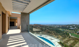 Instapklaar, nieuw penthouse te koop met panoramisch zeezicht te koop in een prachtig meer- en golfresort in Benahavis - Marbella 35486 