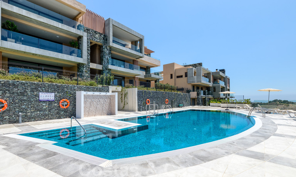 Instapklaar, nieuw penthouse te koop met panoramisch zeezicht te koop in een prachtig meer- en golfresort in Benahavis - Marbella 35490