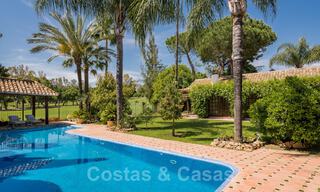 Romantische eerstelijns golf villa te koop in Nueva Andalucia, Marbella met prachtig uitzicht op de golfbaan 35504 