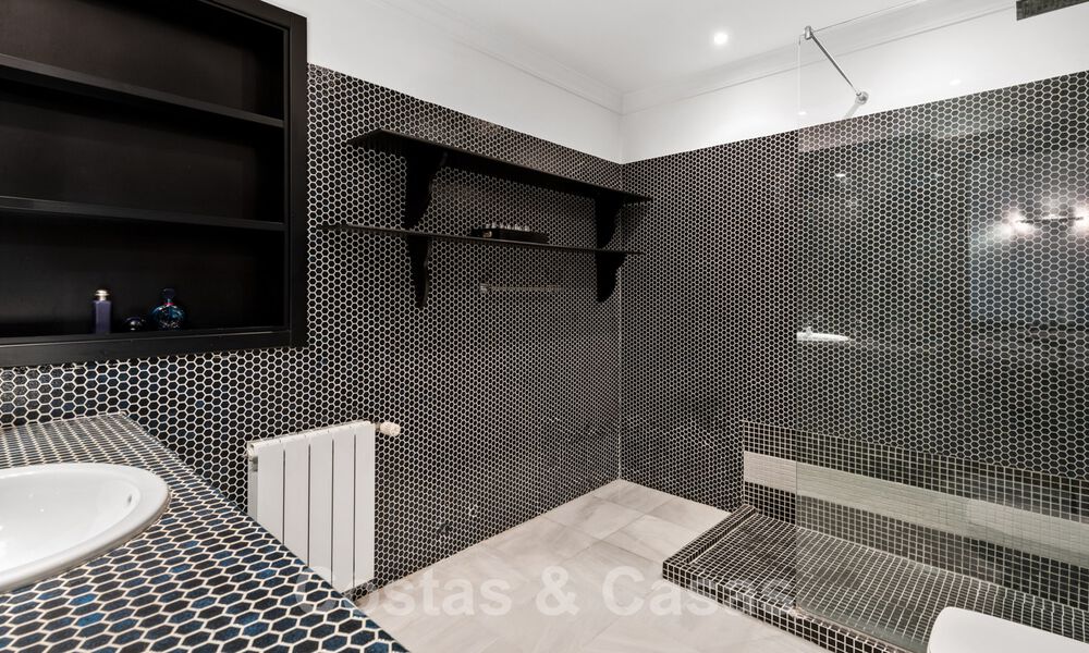 Romantische eerstelijns golf villa te koop in Nueva Andalucia, Marbella met prachtig uitzicht op de golfbaan 35510