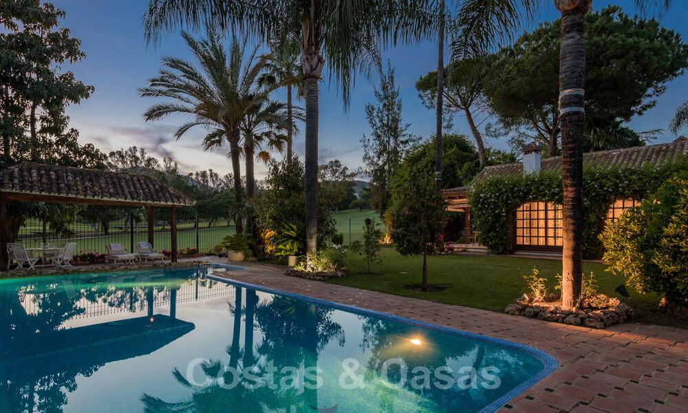 Romantische eerstelijns golf villa te koop in Nueva Andalucia, Marbella met prachtig uitzicht op de golfbaan 35513