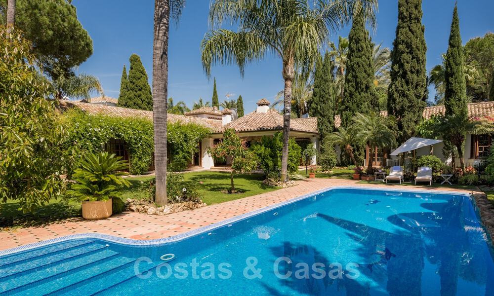 Romantische eerstelijns golf villa te koop in Nueva Andalucia, Marbella met prachtig uitzicht op de golfbaan 35515