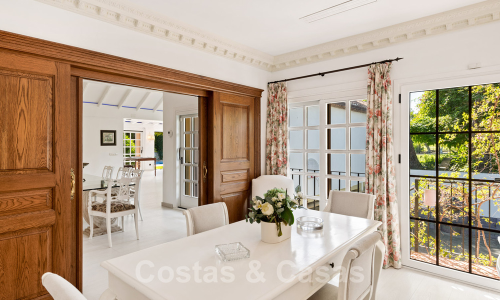 Romantische eerstelijns golf villa te koop in Nueva Andalucia, Marbella met prachtig uitzicht op de golfbaan 35519