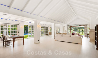 Romantische eerstelijns golf villa te koop in Nueva Andalucia, Marbella met prachtig uitzicht op de golfbaan 35522 