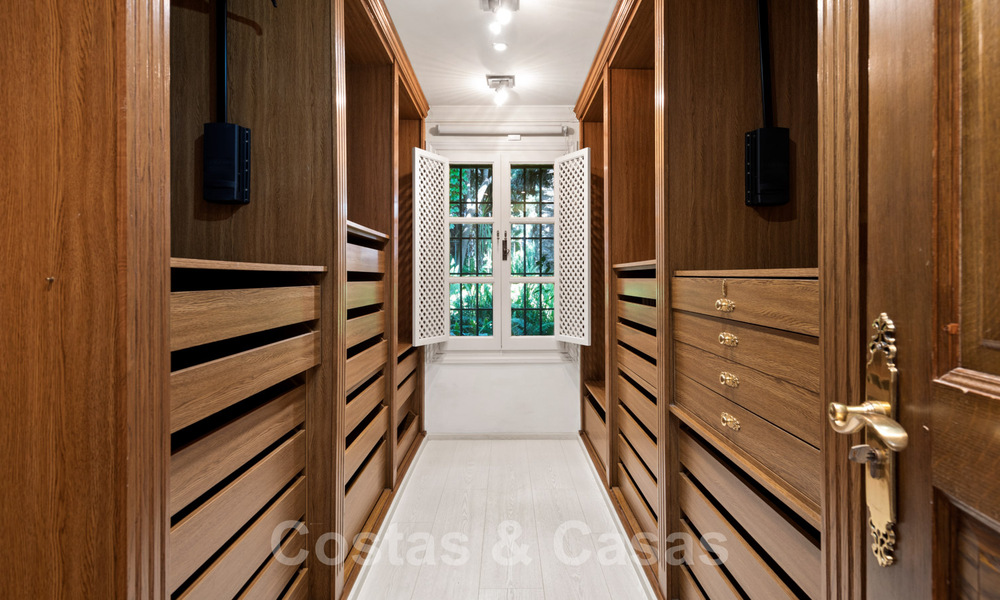 Romantische eerstelijns golf villa te koop in Nueva Andalucia, Marbella met prachtig uitzicht op de golfbaan 35525