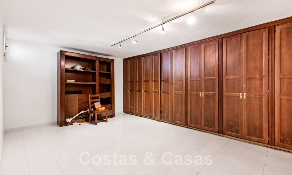 Romantische eerstelijns golf villa te koop in Nueva Andalucia, Marbella met prachtig uitzicht op de golfbaan 35527