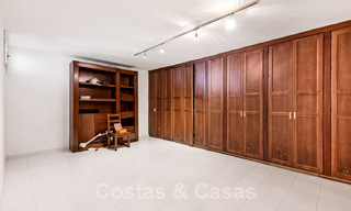 Romantische eerstelijns golf villa te koop in Nueva Andalucia, Marbella met prachtig uitzicht op de golfbaan 35527 