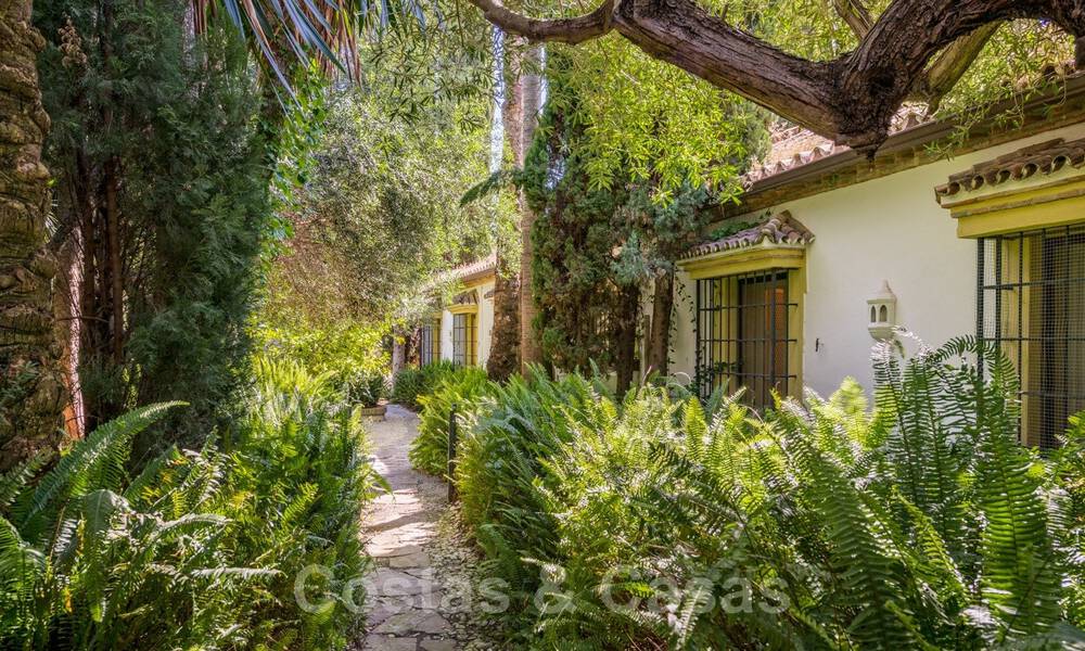 Romantische eerstelijns golf villa te koop in Nueva Andalucia, Marbella met prachtig uitzicht op de golfbaan 35528