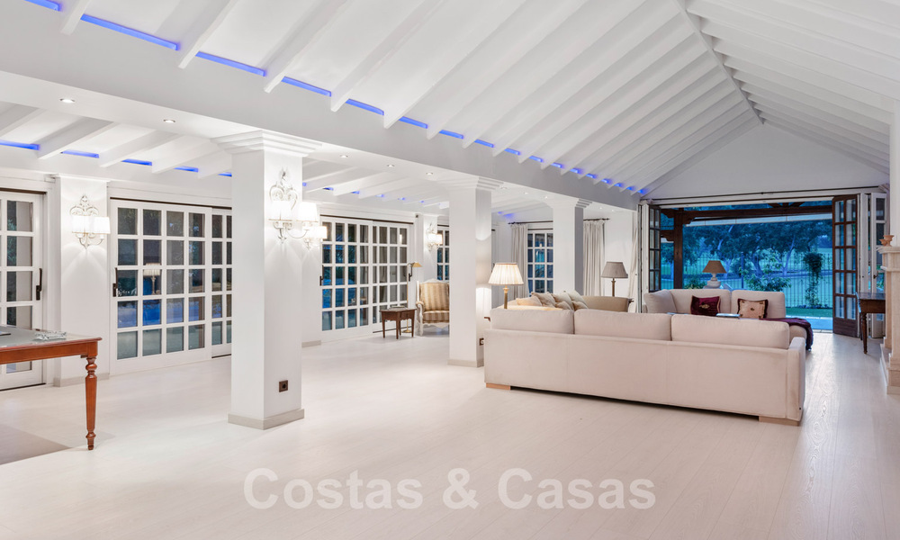 Romantische eerstelijns golf villa te koop in Nueva Andalucia, Marbella met prachtig uitzicht op de golfbaan 35529