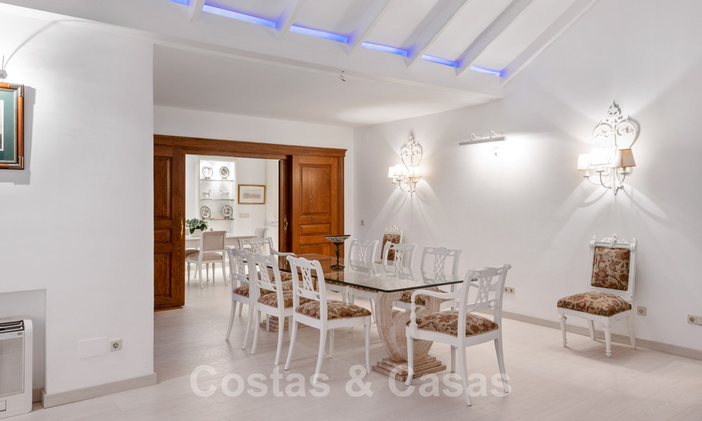 Romantische eerstelijns golf villa te koop in Nueva Andalucia, Marbella met prachtig uitzicht op de golfbaan 35530