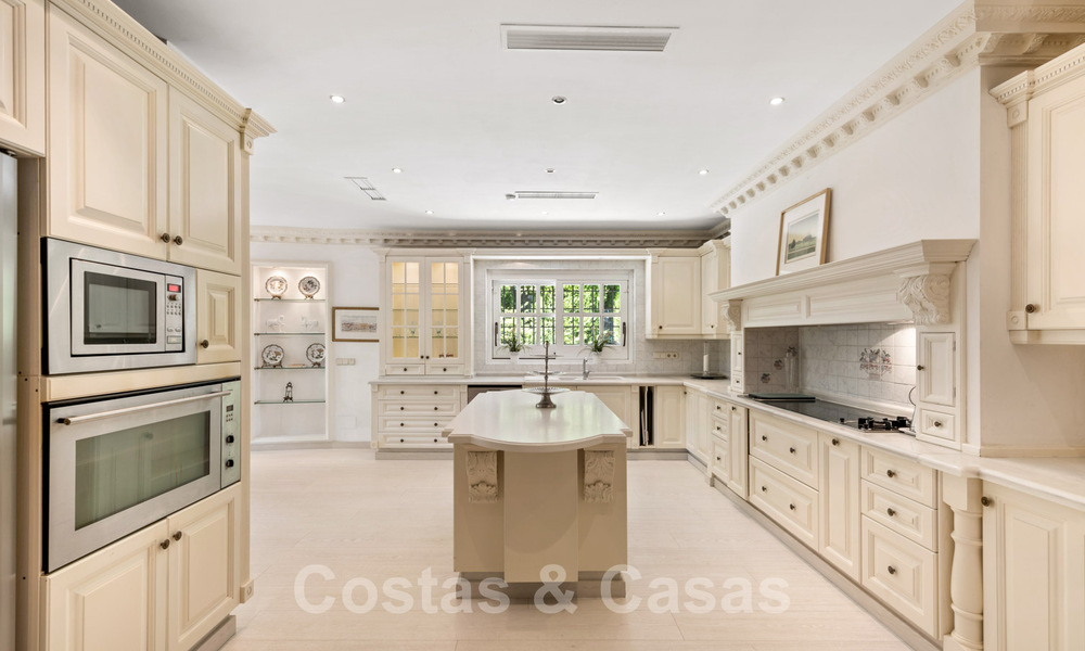 Romantische eerstelijns golf villa te koop in Nueva Andalucia, Marbella met prachtig uitzicht op de golfbaan 35532