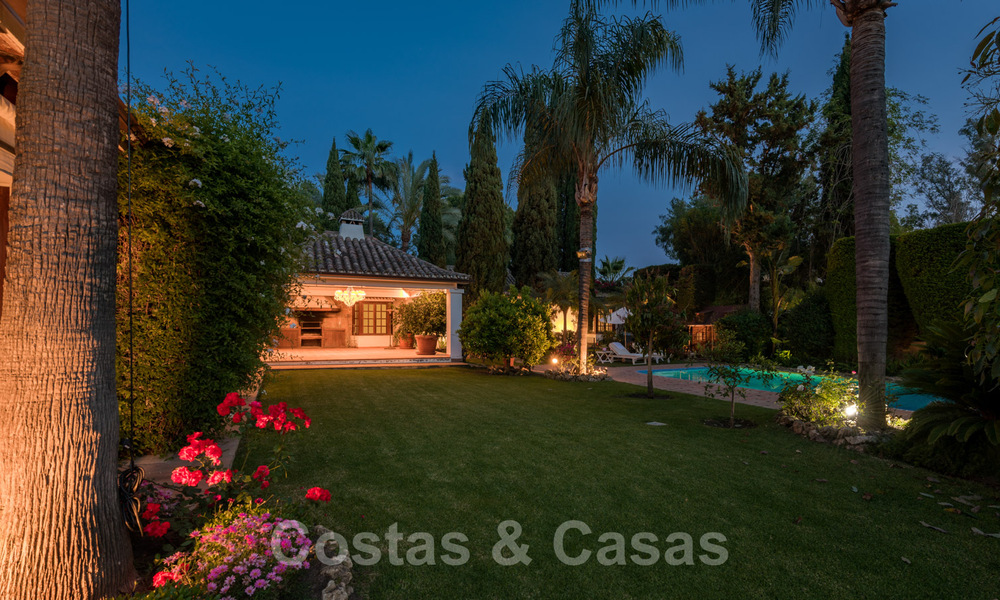 Romantische eerstelijns golf villa te koop in Nueva Andalucia, Marbella met prachtig uitzicht op de golfbaan 35534