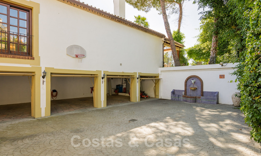 Romantische eerstelijns golf villa te koop in Nueva Andalucia, Marbella met prachtig uitzicht op de golfbaan 35536