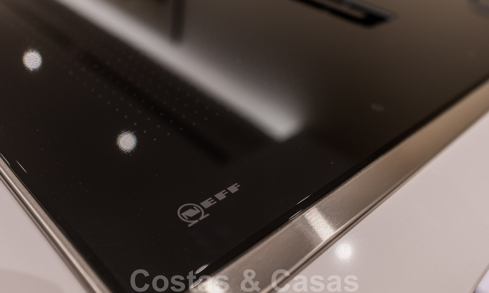 Exclusief appartement te koop met zeezicht in een eerstelijnsstrandcomplex aan de New Golden Mile, Marbella - Estepona 35548