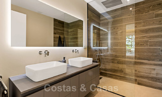 Exclusief appartement te koop met zeezicht in een eerstelijnsstrandcomplex aan de New Golden Mile, Marbella - Estepona 35550 