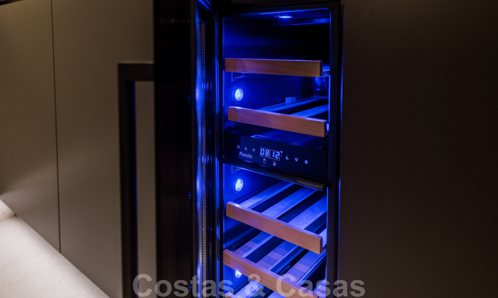 Exclusief appartement te koop met zeezicht in een eerstelijnsstrandcomplex aan de New Golden Mile, Marbella - Estepona 35556