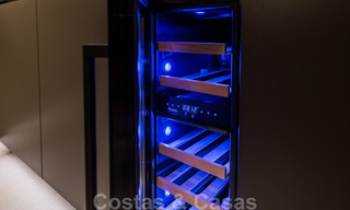 Exclusief appartement te koop met zeezicht in een eerstelijnsstrandcomplex aan de New Golden Mile, Marbella - Estepona 35556 