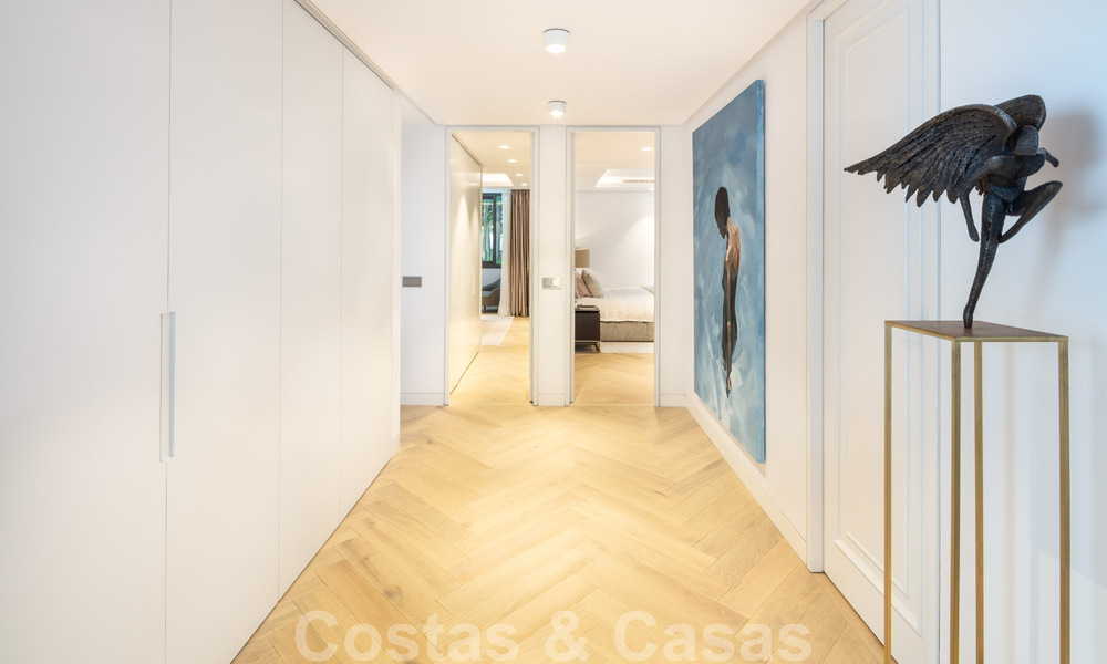 Tweedelijnsstrand luxevilla te koop in Puente Romano, Golden Mile, Marbella 35600