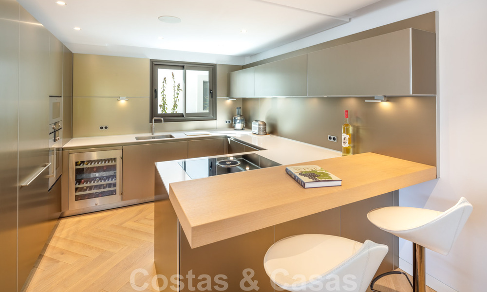 Tweedelijnsstrand luxevilla te koop in Puente Romano, Golden Mile, Marbella 35606