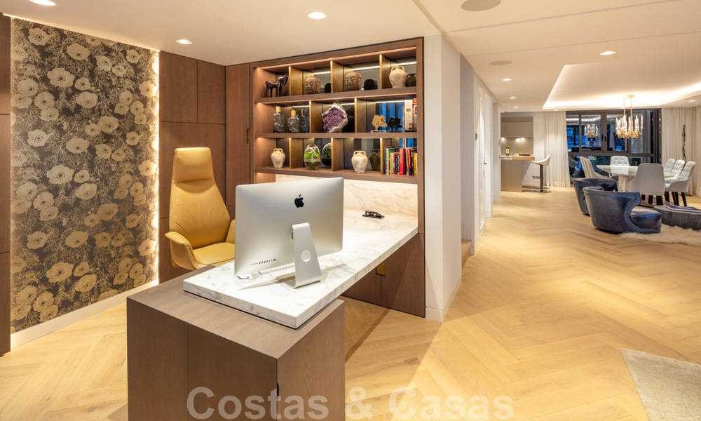 Tweedelijnsstrand luxevilla te koop in Puente Romano, Golden Mile, Marbella 35611