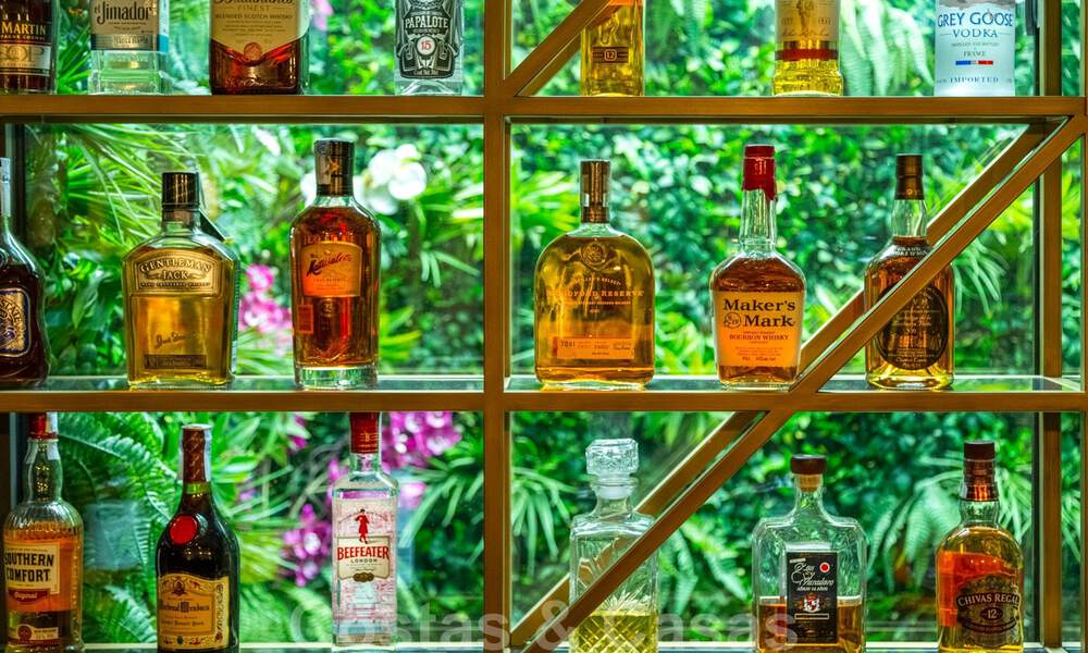 Tweedelijnsstrand luxevilla te koop in Puente Romano, Golden Mile, Marbella 35626