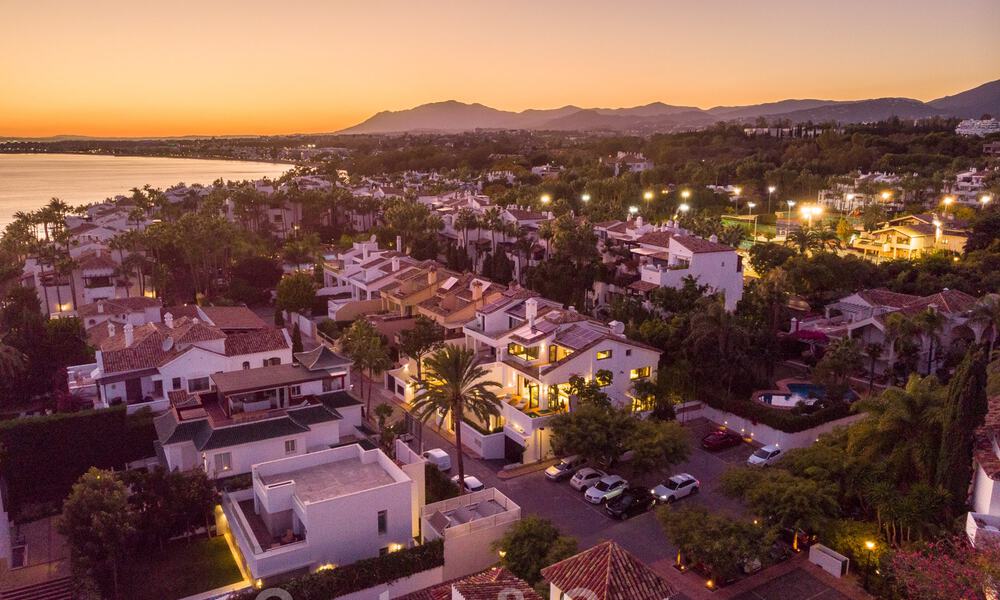 Tweedelijnsstrand luxevilla te koop in Puente Romano, Golden Mile, Marbella 35630