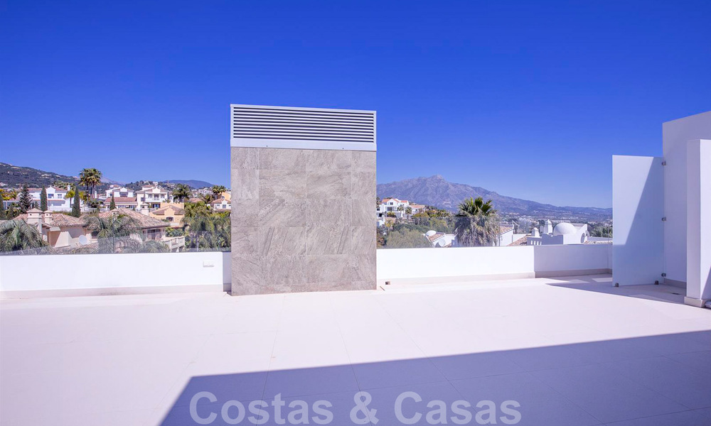 Instapklare, nieuwe moderne luxevilla te koop in Marbella - Benahavis in een afgesloten en beveiligde woonwijk 35652
