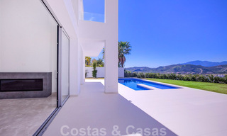 Instapklare, nieuwe moderne luxevilla te koop in Marbella - Benahavis in een beveiligde urbanisatie 35702 