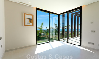 Instapklare, nieuwe moderne villa te koop met zeezicht vanaf ieder niveau in een vijfsterren golfresort in Marbella - Benahavis 35738 
