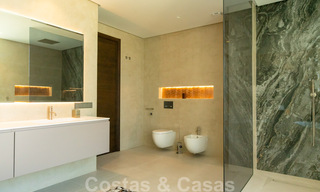 Instapklare, nieuwe moderne villa te koop met zeezicht vanaf ieder niveau in een vijfsterren golfresort in Marbella - Benahavis 35748 