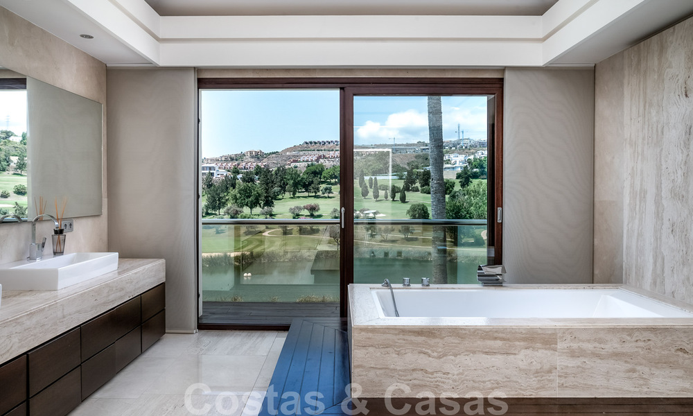 Instapklare luxevilla te koop, eerstelijns golf in Benahavis - Marbella 35794