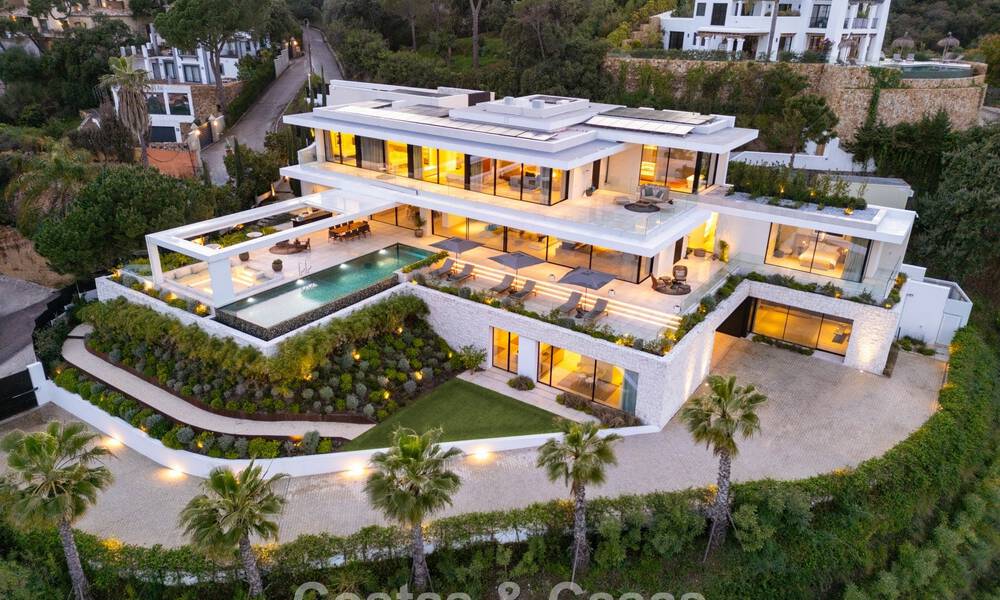 Sensationele moderne luxevilla te koop met zeezicht in “gated” El Madroñal in het gebied van Marbella - Benahavis 779433