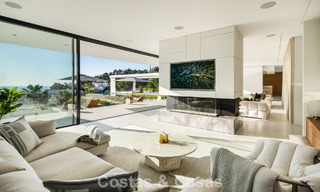 Sensationele moderne luxevilla te koop met zeezicht in “gated” El Madroñal in het gebied van Marbella - Benahavis 779442 
