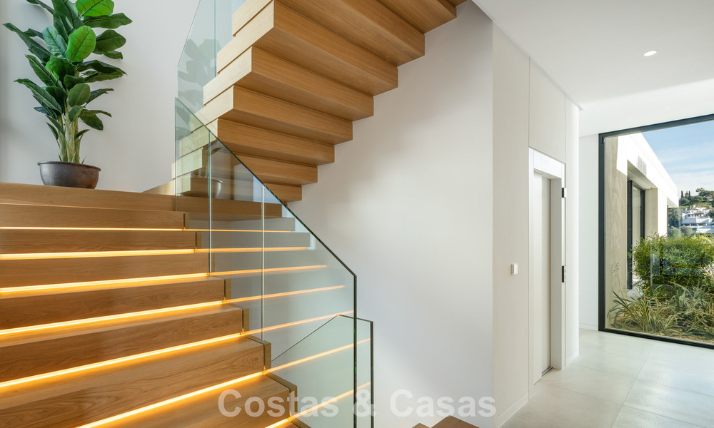 Sensationele moderne luxevilla te koop met zeezicht in “gated” El Madroñal in het gebied van Marbella - Benahavis 779448