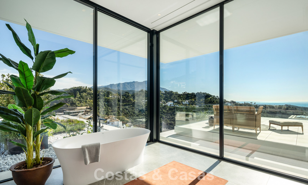 Sensationele moderne luxevilla te koop met zeezicht in “gated” El Madroñal in het gebied van Marbella - Benahavis 779451