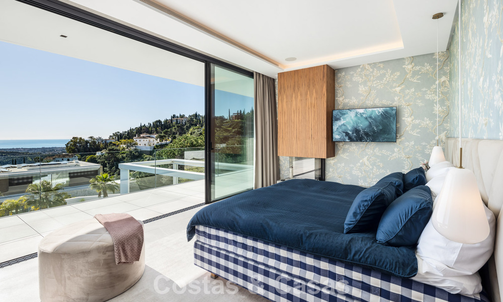 Sensationele moderne luxevilla te koop met zeezicht in “gated” El Madroñal in het gebied van Marbella - Benahavis 779453